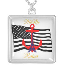 "Fille de déplacement" MeMe+Pendentif de Raina