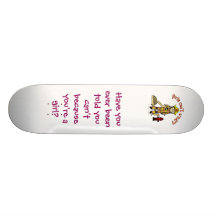 Fille de sapeur-pompier plateaux de planche à roulettes