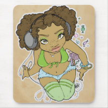 Fille d'écouteur tapis de souris