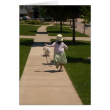 Fille et chien sur un trottoir cartes de vœux