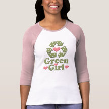 Fille verte réutilisant le T-shirt raglan
