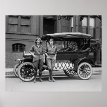 Filles de voiture ancienne, les années 1920 poster