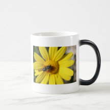 Fleur et abeille jaunes tasse