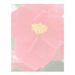 Fleur rouge avec les fleurs jaunes de Stamens En-tête De Lettre Avec Motif
