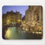 Fontaine de TREVI la nuit, Rome, Latium, Italie Tapis De Souris