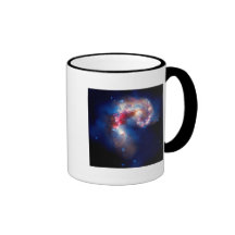 Galaxies d'antennes se heurtant tasse à café