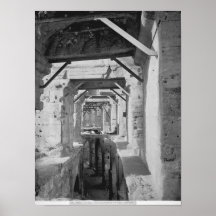 Galeries sur le rez-de-chaussée et le premier posters