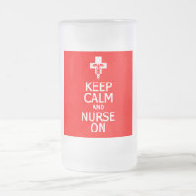 Gardez le calme et l'infirmière sur la tasse - pou