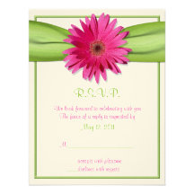 Gerbera rose avec la carte verte de réponse de rub bristol