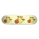 Girafe mignonne heureuse. Animal de bande dessinée Plateau De Planche À Roulettes