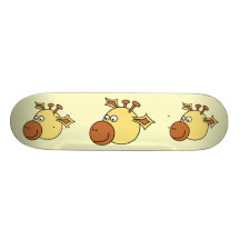 Girafe mignonne heureuse. Animal de bande dessinée Plateau De Planche À Roulettes