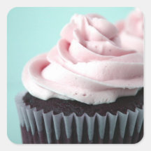 Givrage de vanille de rose de petit gâteau de choc adhésif