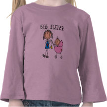 Grande soeur avec le T-shirts et les cadeaux de pe