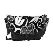 gravure à l'eau forte florale noire et blanche de  sacs messenger