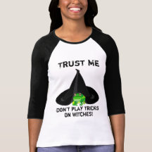 grenouille avec le chapeau de sorcière t-shirt