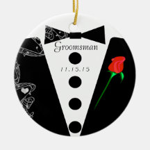 Groomsman épousant l'ornement de Noël