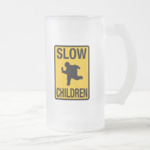 Grosse parodie de plaque de rue d'enfant d'enfants mugs
