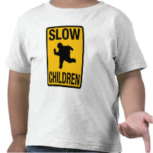 Grosse parodie de plaque de rue d'enfant d'enfants t-shirt