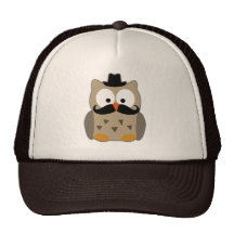 Hibou avec la moustache et le chapeau casquette de camionneur