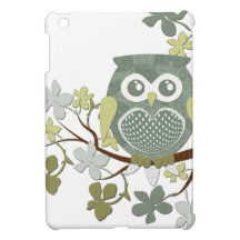 Hibou de point de polka dans l'arbre