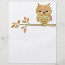 Hibou somnolent en insecte d'arbre prospectus avec motif