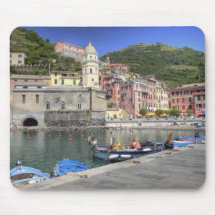 Hillside town of Vernazza, Cinque Terre, Liguria Mouse Pads