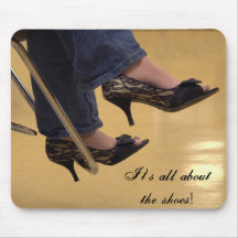 Il est tout au sujet des chaussures ! tapis de souris
