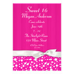 Invitation blanche d'arc de points de roses indien