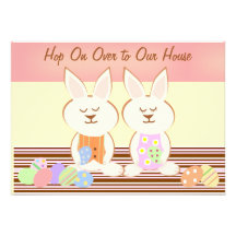 Invitation heureuse de déjeuner de lapins de Pâque