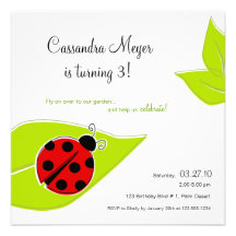 Invitation rouge d'anniversaire de carré de coccin