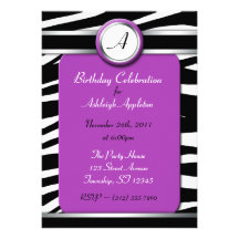 Invitations pourpres d'anniversaire de monogramme 