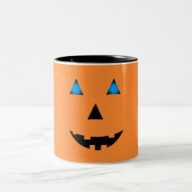 Jack-o'-lantern observé par bleu tasse à café