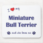 J'aime mon bull-terrier miniature (le chien femell tapis de souris
