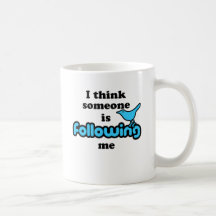 Je pense que quelqu'un me suit tasse
