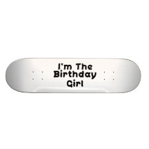 Je suis la fille d'anniversaire plateaux de planche à roulettes