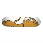 Jerry regardant de retour contrarié plateau de skateboard