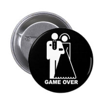 Jeu au-dessus de bouton badge avec épingle