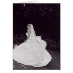Jeune mariée de tournoiement carte de vœux
