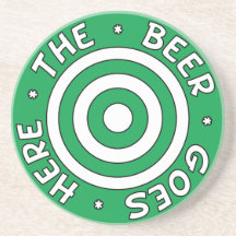 La bière va ici caboteur en vert dessous de verres