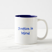 La justice est tasse de café aveugle