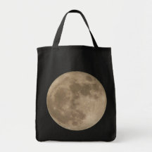 La lune met en sac des cadeaux et des sacs de lune