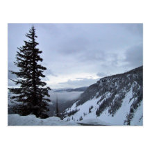 La montagne donnent sur avec la neige carte postale