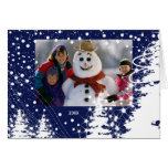 La neige a couvert le carte photo de Noël de famil