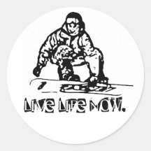 La vie vivante de surf des neiges maintenant autocollants ronds