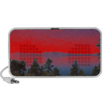 Lac et ciel rouge haut-parleurs