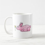 Lapin rose avec la fleur tasse à café