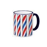 Le coiffeur barre la tasse de café