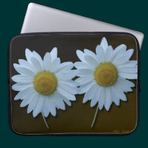 Le jardin de marguerites blanches fleurit l'art de housses pour ordinateur portable