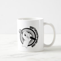 Le logo iconique de la radio spartiate de la jeune tasse à café