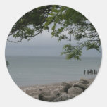 Le long du rivage autocollant